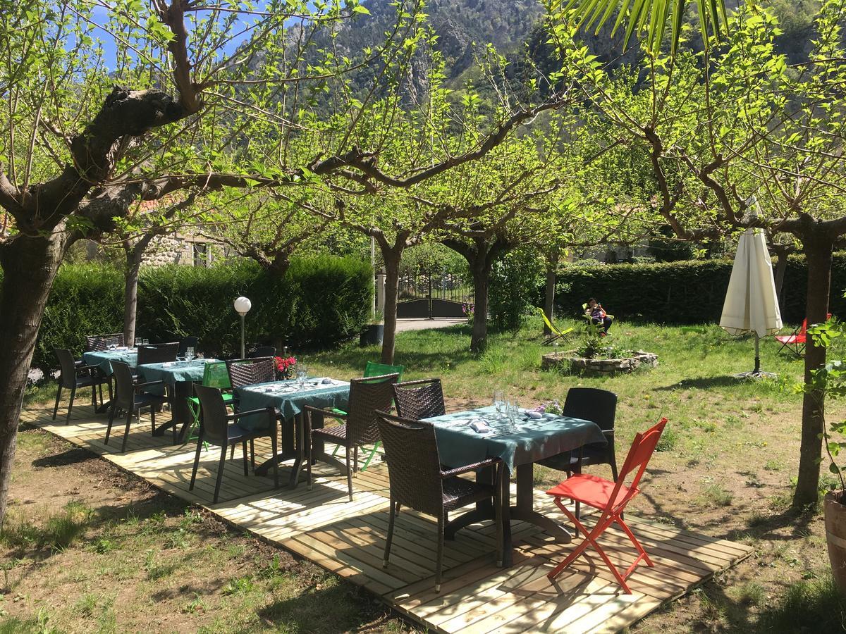 La Mirabelle-Casteil Country House Guest House Bagian luar foto